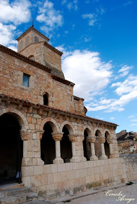 En la parte más alta de la villa de San Esteban de Gormaz se encuentra este bello templo romanico de Ntra.Sra. del Rivero