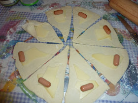 Enroladinhos de queijo e salsicha