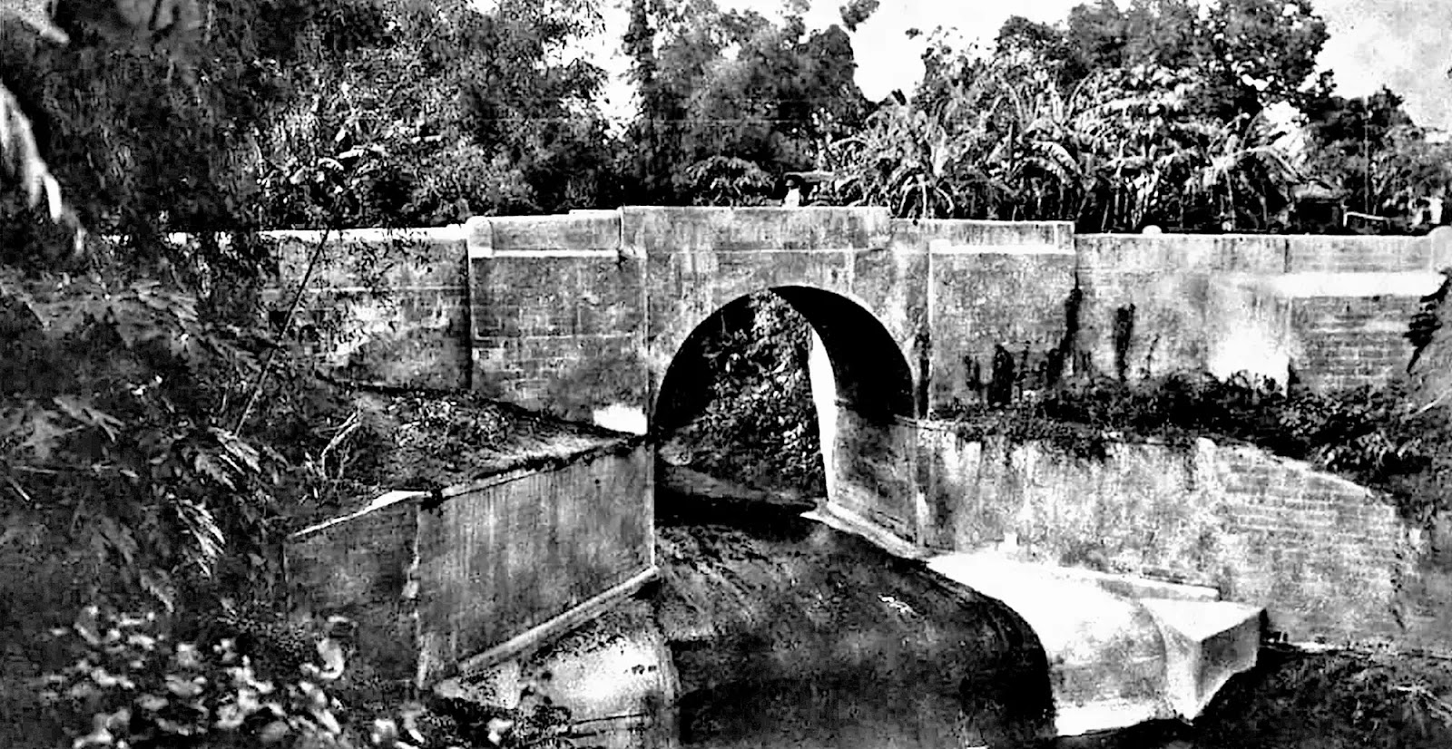 Spanish arch brdige in Batangas 1914