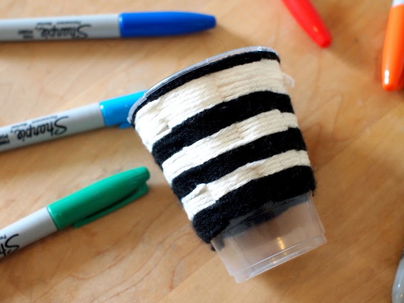 use yarn to do cup weaving