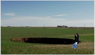 Sinkhole Signs on The Last Signs  A Massive Sinkhole Appears Overnight In Oklahoma