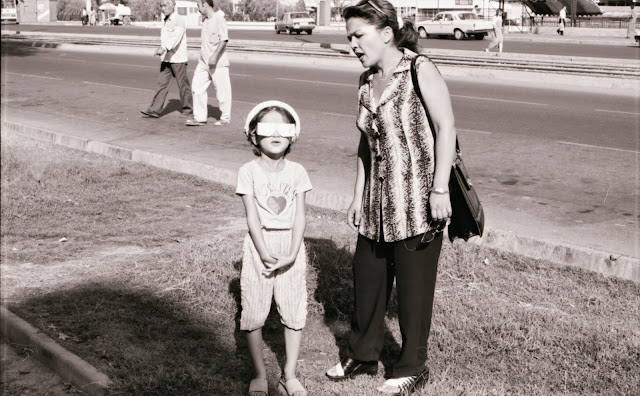 Ouzbékistan, Tachkent, rue Turkestan, éclipse, © Louis Gigout, 1999