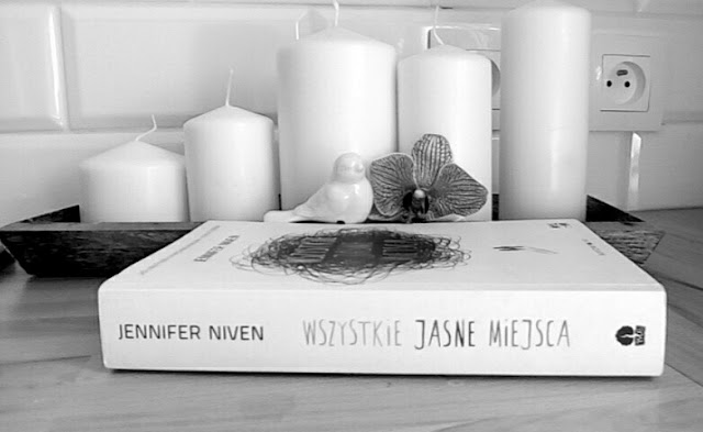 Biblioteczka czyli Co gryzie Theodore'a Finch'a?. Wszystkie jasne miejsca- Jennifer Niven.