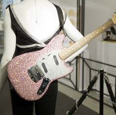 guitarra de Shakira de Swarovski