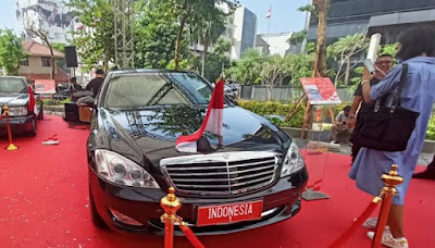 Mercedes-Benz Sedan S600 Guard yang merupakan mobil kepresidenan era Presiden Susilo Bambang Yudhoyono dan Joko Widodo dipamerkan dalam rangka memperingati Hari Ulang Tahun Ke-77