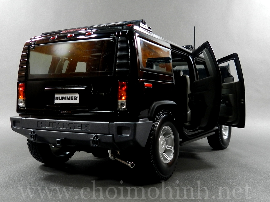 Hummer H2 SUV 1:18 Maisto black back