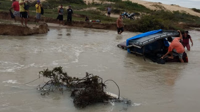 Vila de Jericoacoara fica isolada após fortes chuvas