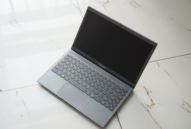 Laptop giá mềm trang bị ‘full giáp’, tích hợp kho <a href=