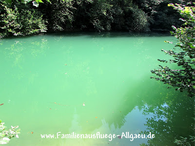 Grünes Wasser im Tiefental