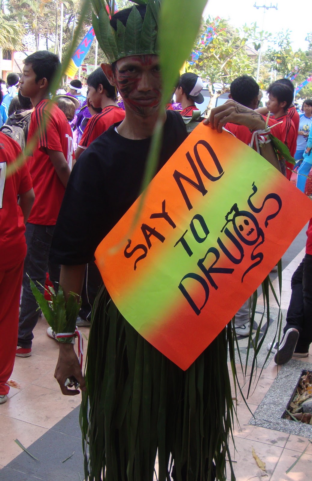  GERAK  JALAN  KREASI ANTI NARKOBA KEDIRI 2011 MAKALAH 