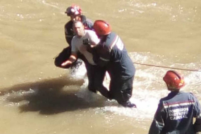 Delincuente se lanzó al Guaire para no ser capturado por la policía