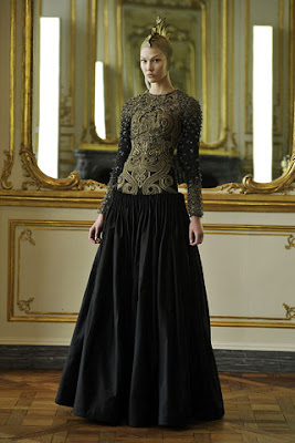 Alexander_McQueen_Fall2010@elreinodemariel.blogspot.com