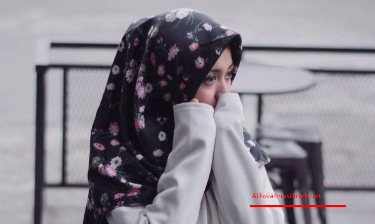 52 Foto Sedih Wanita Muslimah