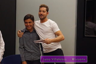 David Bisbal con fans en México