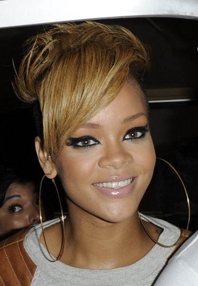 rihanna haircut short. Rihanna+haircut+2010