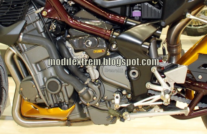 2010 BENELLI TNT CAFE RACER 899 Arrives 