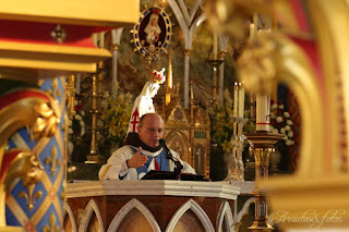 Preek in de kerk van de Herauten van het Evangelie