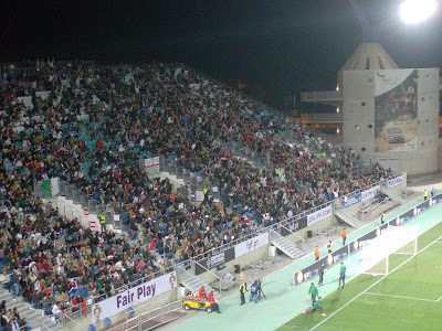 Imagem da Ola Mexicana, celebrada no topo norte do Estádio Algarve