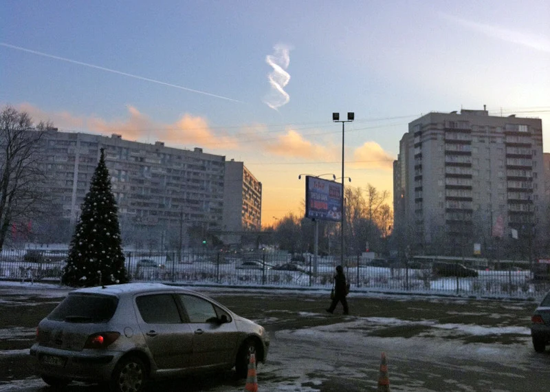 سحابة حلزونية غريبة الشكل تظهر فوق موسكو