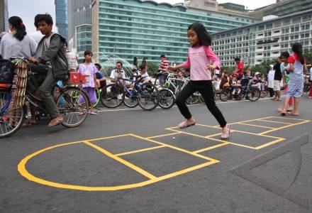 Jayanamaku: MAKALAH PERMAINAN TRADISIONAL