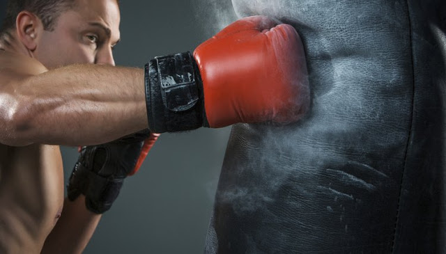 5 MMA Heavy Bag Workouts For Beginners