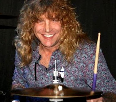 Steven Adler diz que decisão de Axl Rose em não ir ao Hall 