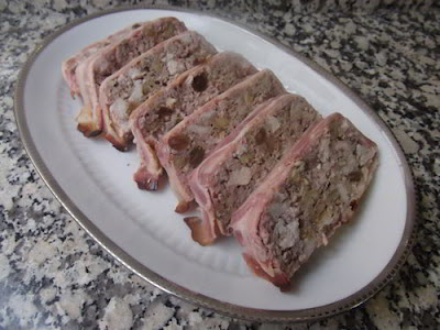 Terrina de pollo y cerdo con pasas y nueces