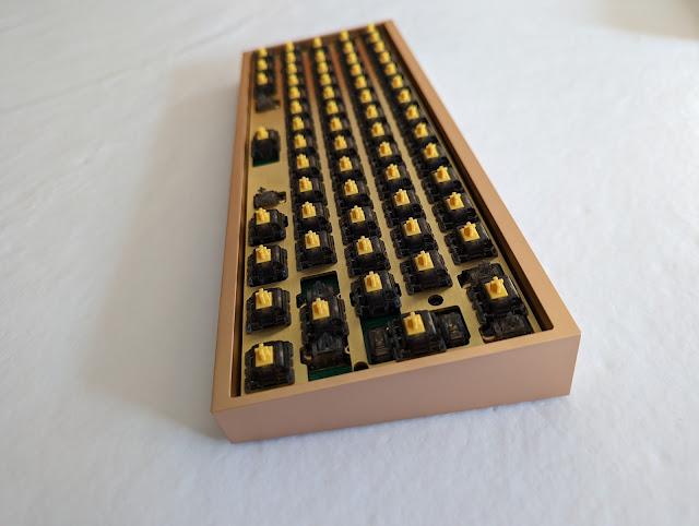 Montar teclado custom dorado 60%