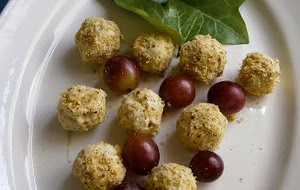 Uvas rebozadas con gorgonzola y frutos secos. Receta