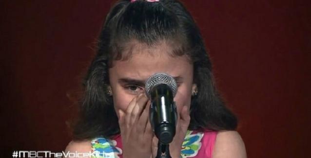 “Δώστε μας πίσω την παιδική ηλικία, δώστε μας πίσω την ειρήνη” τραγούδησε εννιάχρονη από τη Συρία .ΒΙΝΤΕΟ