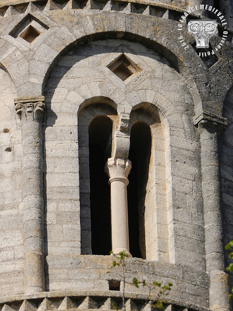 UZES (30) - Tour fenestrelle (XIIe siècle)