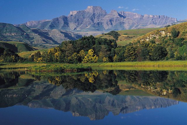 La chaîne de montagnes Drakensberg à l'Afrique du Sud