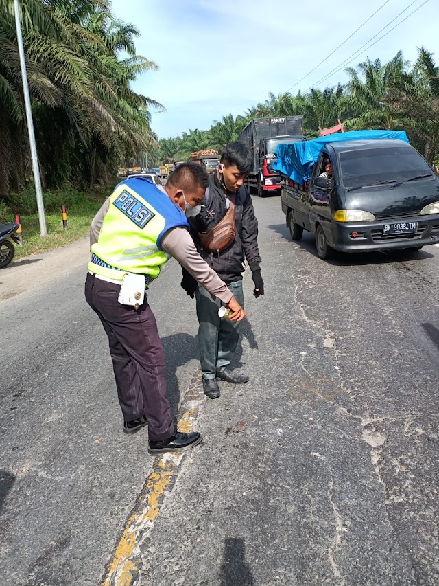 SEPEDA MOTOR KONTRA TRUCK TRONTON DI TIKUNGAN GUNDALING, FERRY MENINGGAL DUNIA DI TEMPAT 