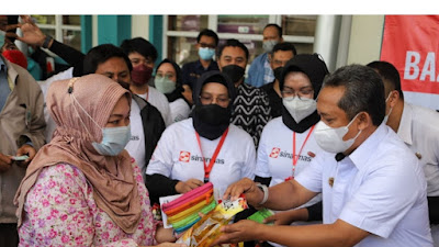Masyarakat Kota Bandung Minyak goreng kemasan Filma dibanderol Rp15.000, Bazar Minyak Goreng Ramadan Bersama PW NU Jabar