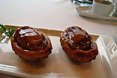 Lung King Heen (龍景軒), abalone tarts