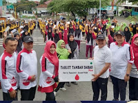 BUPATI MOJOKERTO dr.Hj.IKFINA FAHMAWATI, M.Si. Hadiri Gebyar Pemberian Dan Minum Tablet Tambah Darah Pada Remaja Putri Di Depan "PUJASERA" Kecamatan Pacet Kabupaten Mojokerto