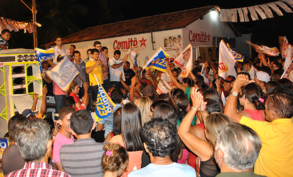 Prefeito Rubens Vieira inaugura comitê de seus candidatos em Cocal
