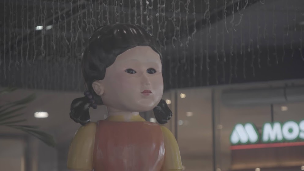 Experience SQUID GAME to the Next Level as Netflix PH Unleashes 10-foot-tall Scary Doll in an Ortigas mall