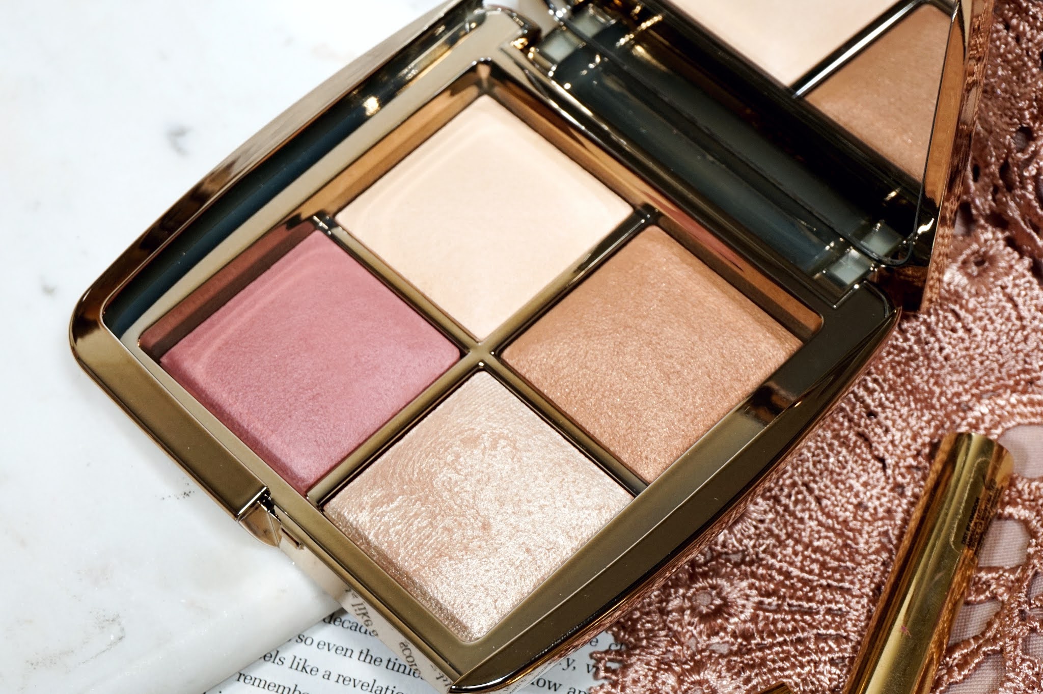 Hourglass Ambient Lighting Edit - Mini Sculpture Unlocked Review and Swatches