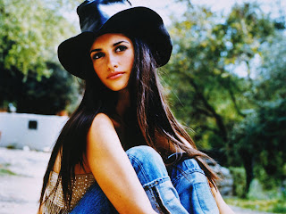 Free wallpapers without watermarks of Penelope Cruz at Fullwalls.blogspot.com