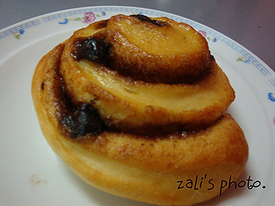 Roti Roll Kayu Manis.  Azal Muffins & Cake House