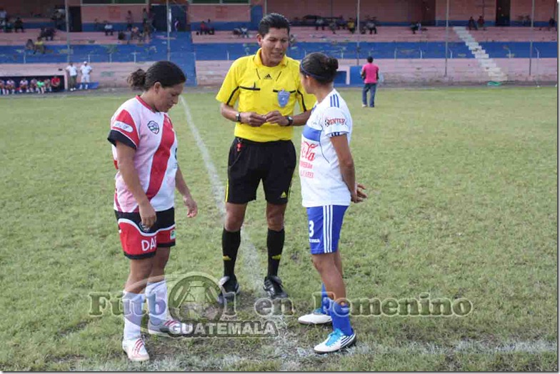 sorteo de cancha y inicio del juego