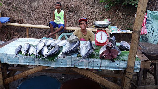 sidewalk tuna vendors at at Tiolas San Joaquin Iloilo