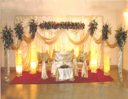 Given below are some ideas and suggestions on garden wedding decorations