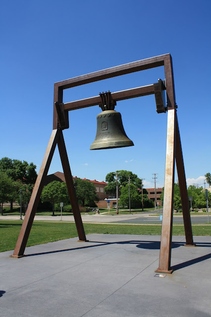 For Whom by Kris Martin features a bell that was cast for a church in Germany but was discarded when it failed to produce a proper tone.