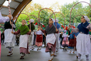 Alarde infantil de danzas de las fiestas de Beurko Bagatza