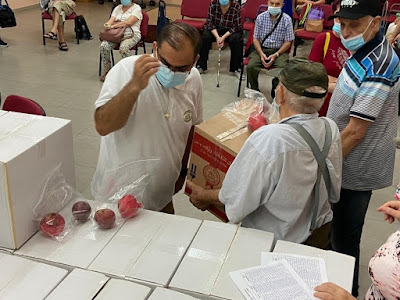 Holocaust Survivors receive Rosh HaShanah food from Israel Relief Aid