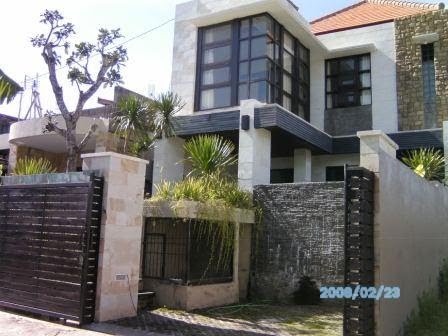 TEMPATNYA JUAL  BELI  RUMAH  DI  BALI  RUMAH  VILLA TENGAH KOTA 