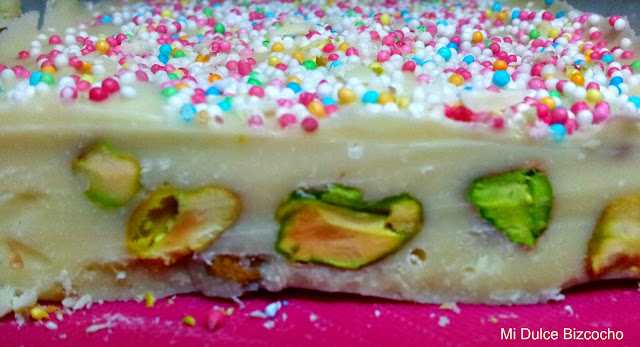 turrón de chocolate blanco con pistachos