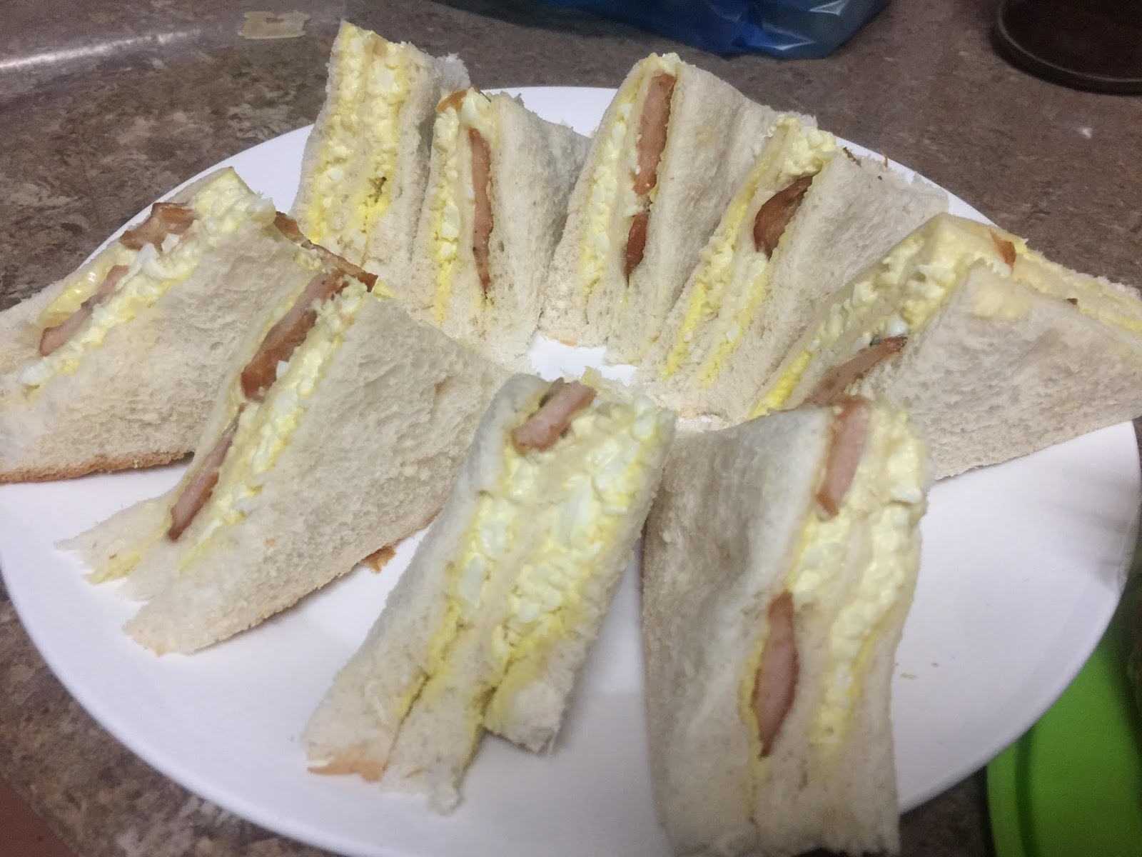 Resepi Mudah Sarapan Pagi Dengan Sandwich Telur Bersosej